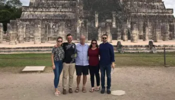 Familja shqiptare shuhet në Athinë! Florinda dhe bashkëshorti ishin në muaj mjalti, vëllai i saj dhe kunata po prisnin një fëmijë