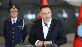 Farka ndryshon komandantin e Bazës Ajrore, Kaloshi në vend të Buzit! Ministri Nufi: Forca Ajrore, shtylla kurrizore e Forcave të Armatosura!