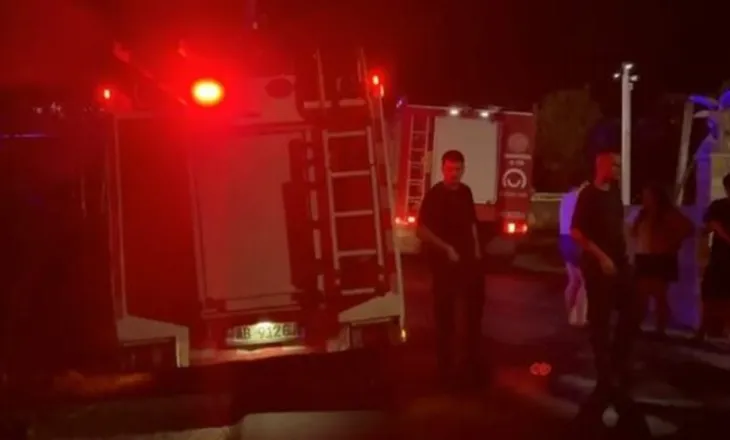 Flakët përfshijnë një hotel në Velipojë, pushuesit evakuohen