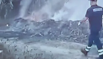 Flakët përfshijnë Topojën e Fierit, zjarri përhapur në zonën me bimësi