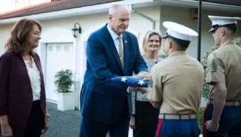 Flamuri amerikan ngrihet në rezidencë, Wendt merr detyrën si ambasador