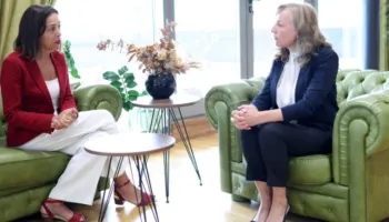 “Forcim i besimit të qytetarëve”- Ambasadorja Sousa takohet me kreun e KLP: Një sistem i fortë drejtësie, thelbësor për të ardhmen e Shqipërisë në BE