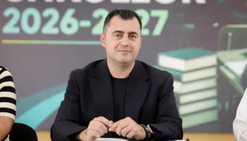FOTO/ Kryebashkiaku Llatja në çdo shkollë e kopsht, Elbasani gati për vitin e ri shkollor