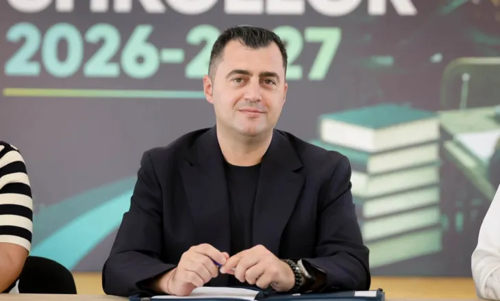 FOTO/ Kryebashkiaku Llatja në çdo shkollë e kopsht, Elbasani gati për vitin e ri shkollor