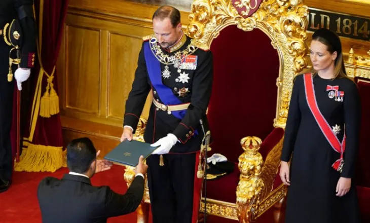 FOTO/ Mbreti i ri i Norvegjisë, Haakon VIII, betohet para Parlamentit, mungon mbretëresha
