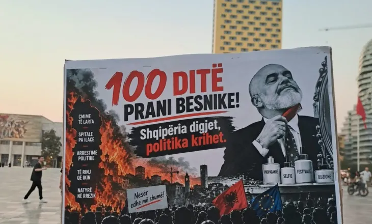 FOTO/ Pankartat ironizuese që shoqëruan protestën në ditën e 100-të