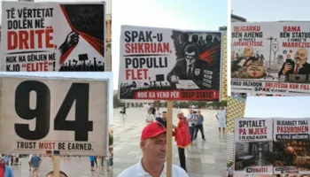 FOTO/ Pankartat më pikante në protestë