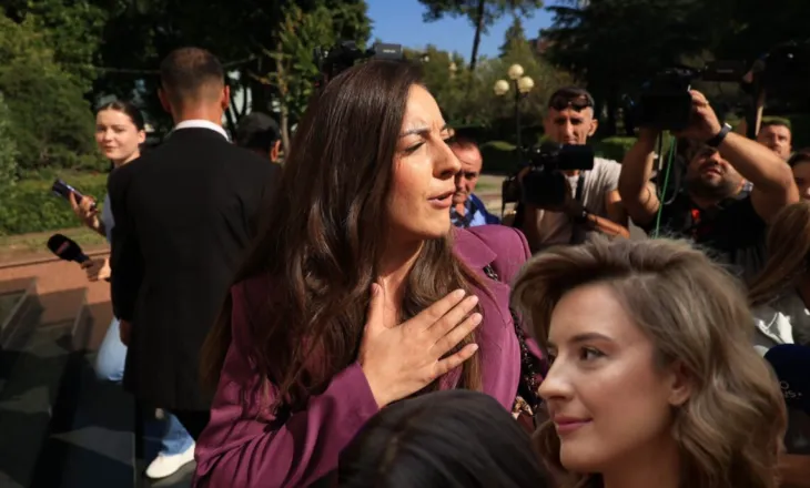 FOTO/ Zegjine Çaushi ndryshon pamje, deputetja e PS-së shfaqet me një look krejt ndryshe