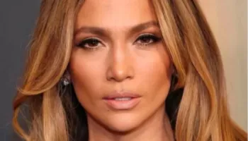 Fotoja që pushtoi rrjetin/ Gruaja e arrestuar për vjedhje si ‘dy pika uji’ me Jennifer Lopez