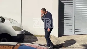 FOTOT/ Me cigare në dorë sapo del nga SPAK, momenti kur Ilir Proda lë ambientet e Prokurorisë së Posaçme