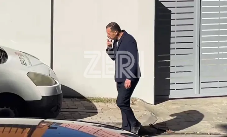FOTOT/ Me cigare në dorë sapo del nga SPAK, momenti kur Ilir Proda lë ambientet e Prokurorisë së Posaçme