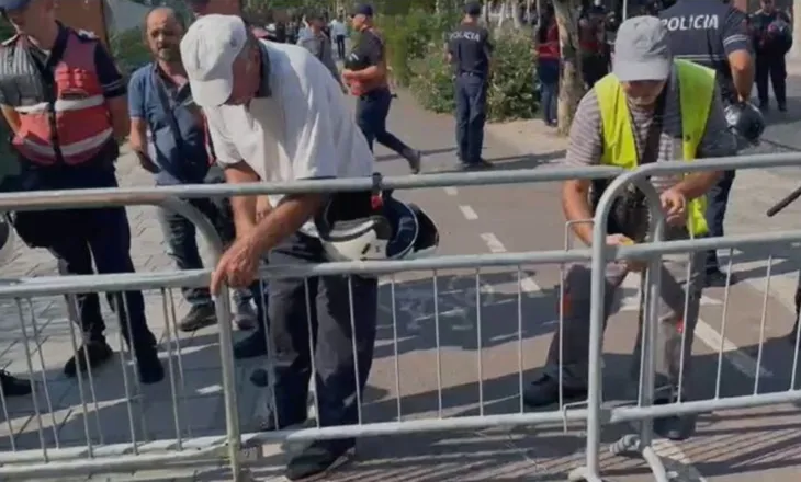 Frikë për tensione para Kuvendit/ Policia merr masa, blindon me gardh metalik zonën