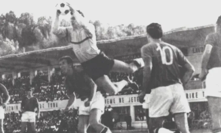 Futbolli në zi, ndahet nga jeta Vasillaq Konomi, ish-portieri i Tiranës që u përball me gjigantët e Ajaxit të viteve ’70!