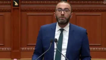 Gazment Bardhi: Pse SPAK nuk sjell kërkesë për arrestimin e Ballukut, apo “Aleanca e Valamarit” është më e fortë se ligji?