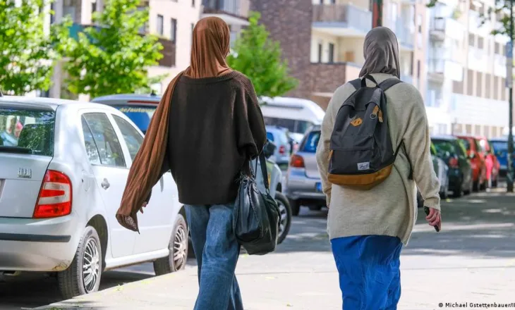 Gjermania do të përdorë inteligjencën artificiale për të zbuluar mashtrimet e emigrantëve me ndihmat sociale