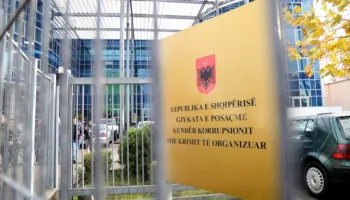 GJKKO KUFIZON GAZETARËT/ NGA SOT PA TELEFONA NË SALLË, AKREDITIM PËR MEDIAN