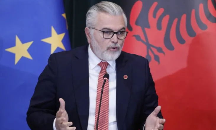 Gjyqtarët kërkojnë pagat/ Gogu: Respektojmë Kushtetuesen, por edhe buxhetin