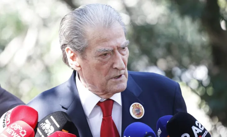 “Gjyshi i saj një vrasës serial…”/ Berisha nuk i ndal sulmet ndaj Ballukut