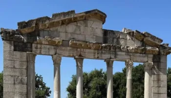 Gonxhja: Gati 1.1 milionë vizitorë në sitet kulturore, kryeson Kalaja e Gjirokastrës