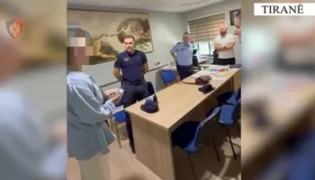 Grabiti nën kërcënimin e thikës çantën e shtetases gjermane te Liqeni Artificial, policia kap ‘skifterin’ e dyshuar!