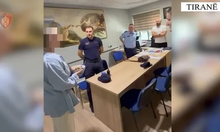 Grabiti nën kërcënimin e thikës çantën e shtetases gjermane te Liqeni Artificial, policia kap ‘skifterin’ e dyshuar!