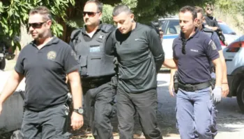 Greqi – ‘Vrasja mafioze’ në burg, dosja e Alket Rizait! Dëshmitë: E goditi me tre plumba në kokë