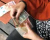Greqia rrit mbështetjen për pensionistët dhe pagat: 400 euro bonus çdo vit, paga minimale 1000 euro