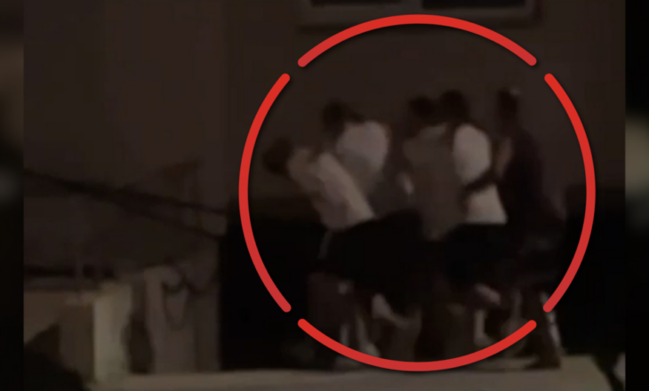 Grushte e të bërtitura, del VIDEO e dhunimit të kamarierit në Golem! Djemtë e pronarit e rrahën se kërkoi pagën