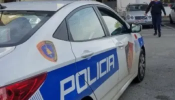 “Hape derën, jam komshiu”/ Shokuese në Vlorë: Grabitet 70-vjeçarja, 43-vjeçari e goditi me sëpatë në kokë dhe…abuzoi me të
