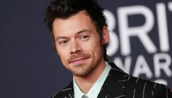 Harry Styles zgjat turneun “Together Together”, rikthehet në skenë edhe në vitin 2027