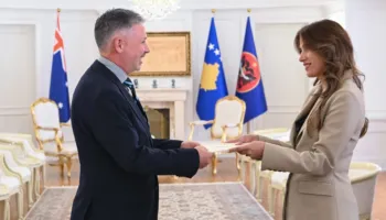 Haxhiu pranon letrat kredenciale të ambasadorit australian, Glenn Robert Morrison