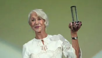 Helen Mirren nderohet me çmimin “Douglas Sirk” në Festivalin e Filmit në Hamburg
