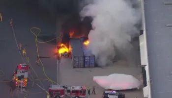 Helikopteri rrëzohet pranë zonës tregtare në Los Angeles, të paktën 3 persona humbin jetën!