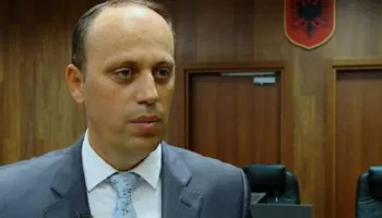 Hidhet shorti me gogla, Sandër Simoni zgjidhet anëtar i KLGJ-së
