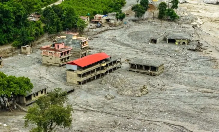 Himalaje/ Bilanci tragjik kalon 1,270 viktima, mijëra të zhdukur pas përmbytjeve shkatërruese