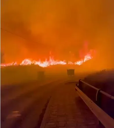 Himarë, nga zjarret digjet një banesë, flakët rrezikojnë shtëpi të tjera