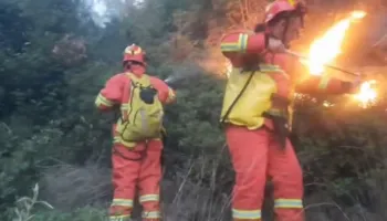 ​Himarë, vijon beteja me flakët
