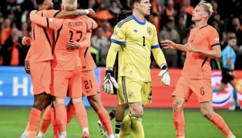 Holanda i “vjedh” fitoren Gjermanisë në fund, Xavi dhe Klopp bëjnë paqe në debutim