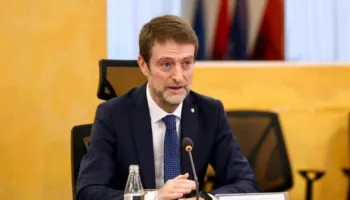 Hoxha: Në një klimë pasigurie, Shqipëria paraqitet në OKB me angazhim të palëkundur