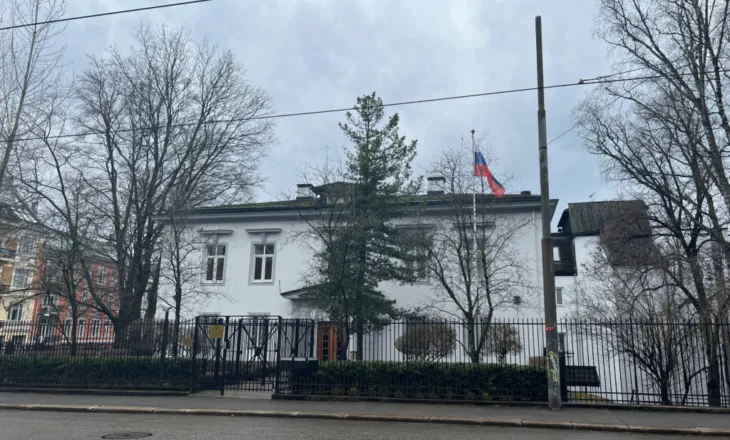 Hungaria dëbon 10 diplomatë rusë, Moska paralajmëron përgjigje të ashpër