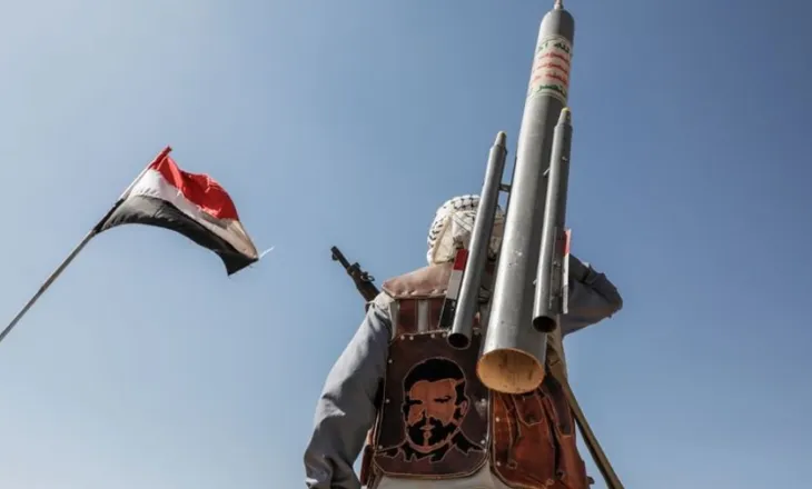 Huthi pretendon sulme të reja ndaj Arabisë Saudite, përparojnë në Bab al-Mandab
