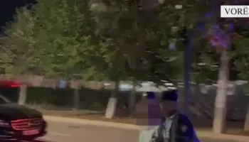 I la fishek dhe letër kërcënuese te dera/ 56-vjeçari në Vorë i vuri 300 mijë €  ‘gjobë’ kushëririt, arrestohet nga Policia (EMRI)