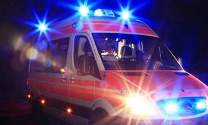 I mori makinën babait dhe aksidentohet, humb jetën 16-vjeçari, plagoset shoku i tij