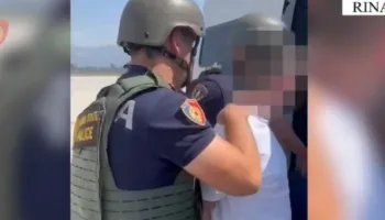 I shpallur në kërkim ndërkombëtar, ekstradohet nga Dubai kuksiani 30-vjeçar (EMRI-VIDEO)