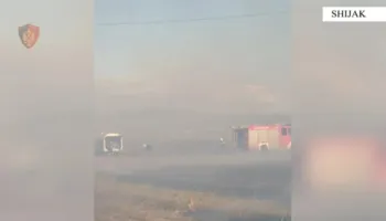 I vuri zjarrin tokës së tij dhe flakët rrezikuan banesat, arrestohet 46-vjeçari në Shijak!