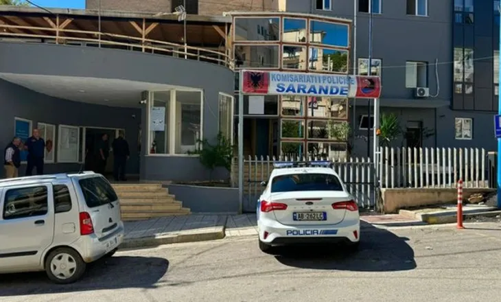 Incident në paraburgimin e Komisariatit të Sarandës, i arrestuari sulmon efektivët! Kishte 2 precedentë penalë, i gjendet edhe pistoletë me mulli