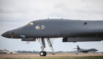 Incidenti pranë bazës RAF Fairford, arrestohen 5 persona pas zbulimit të tre automjeteve të dyshimta, evakuohen 85 familje