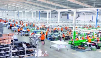 Industria përpunuese po tkurret me shpejtësi! Hyn në vitin e katërt të rënies, bashkë me bujqësinë