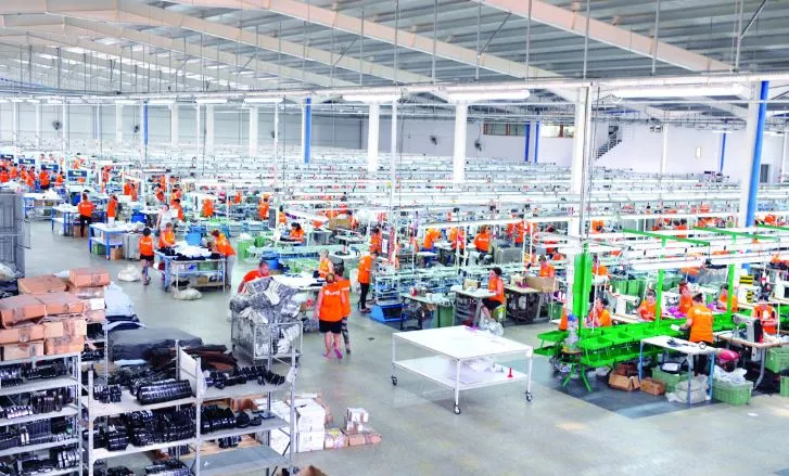 Industria përpunuese po tkurret me shpejtësi! Hyn në vitin e katërt të rënies, bashkë me bujqësinë