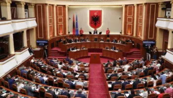 Integrimi në BE/ PS i dorëzon PD-së listën me 41 projektligje që pritet të shqyrtohen nga Kuvendi